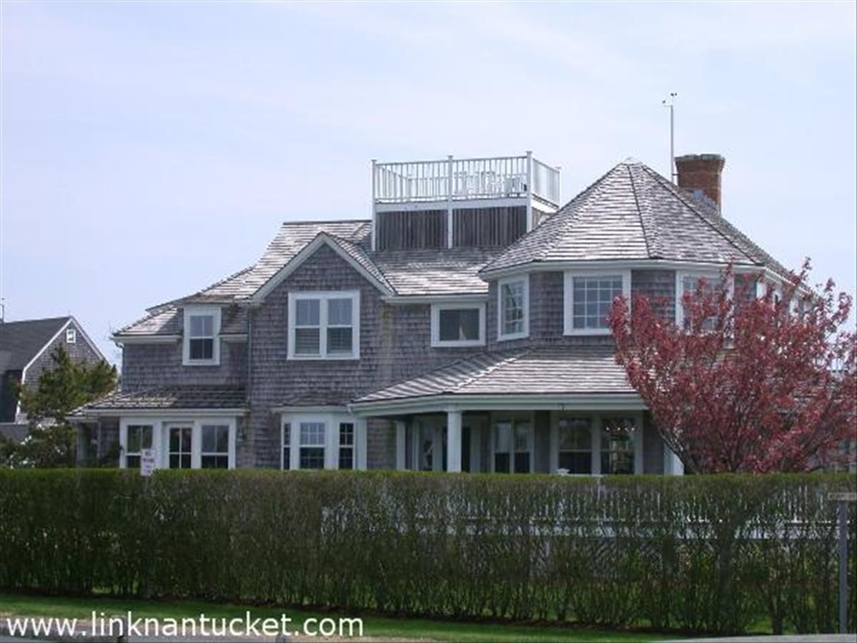 Brant Point- 13 Easton Street Image