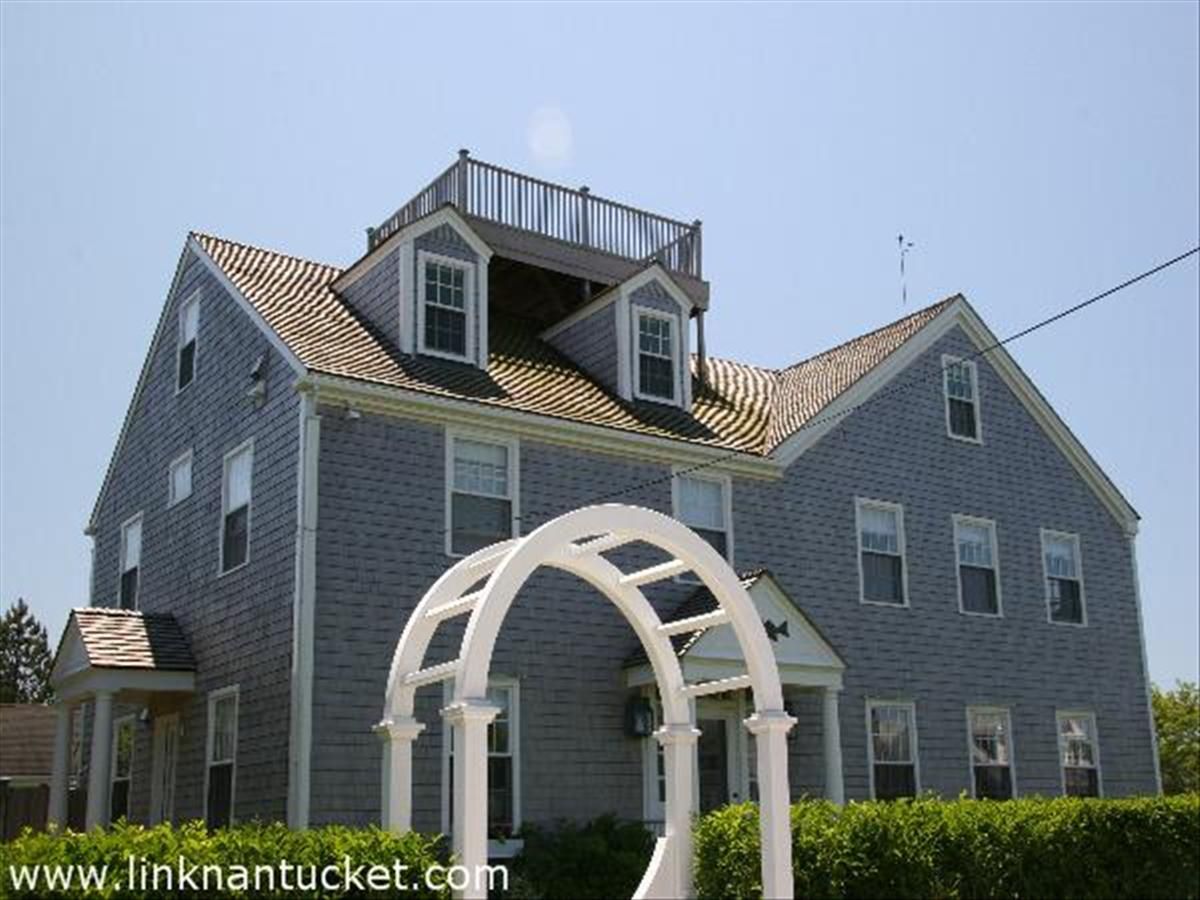 Brant Point- 62 Hulbert Avenue Image