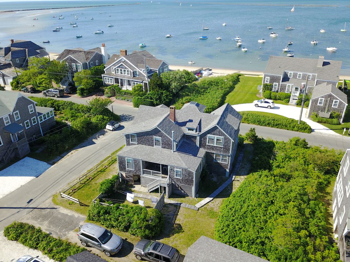 Brant Point- 38 Hulbert Avenue Image