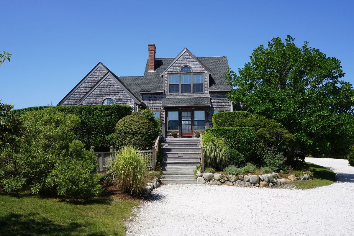 Tom Nevers- 6 Whitetail Circle Image