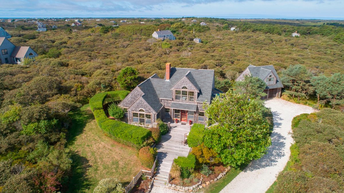 Tom Nevers- 6 Whitetail Circle Image