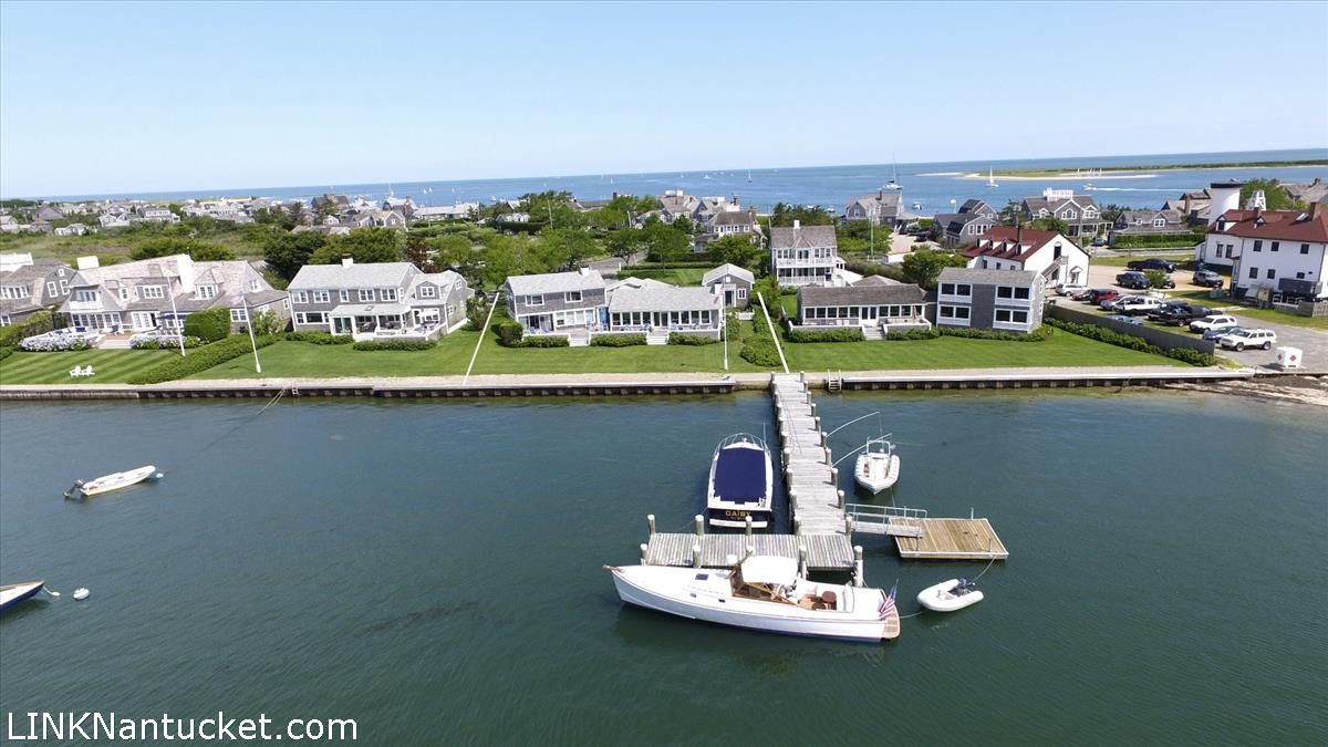 Brant Point- 22 & 24 Easton Street placeholder