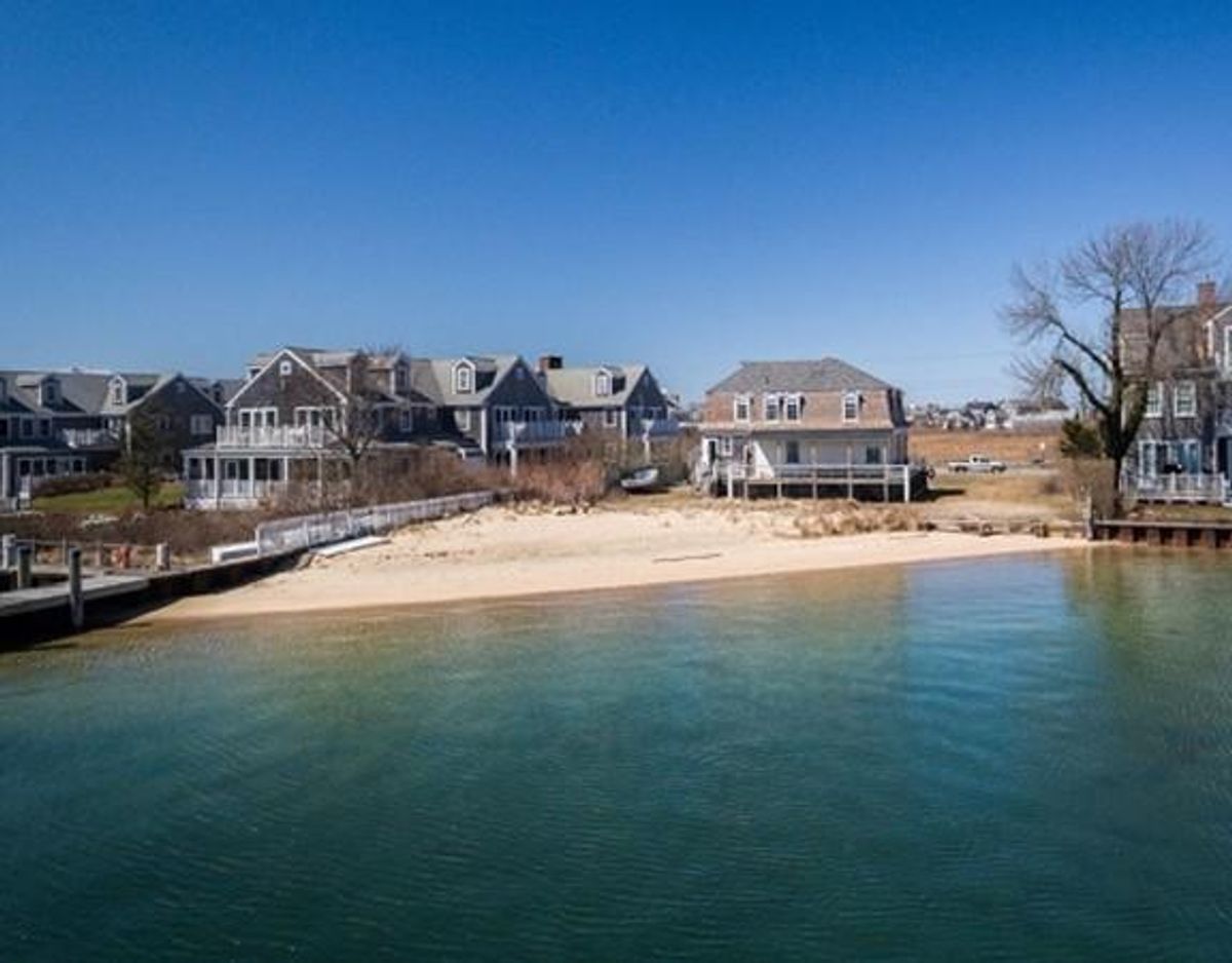 Brant Point- 46 Easton Street Image