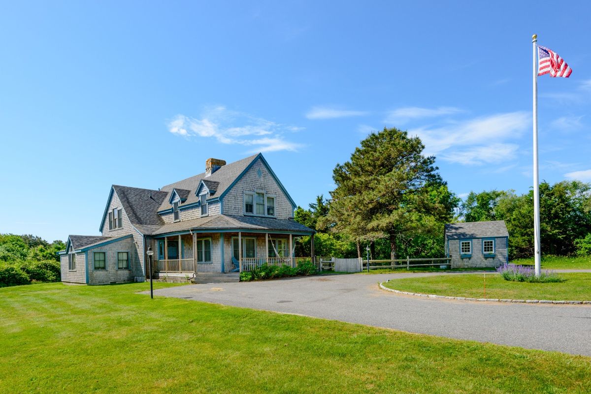 Hummock Pond- 49 Meadow View Drive  & 1 Wamasquid Place Image