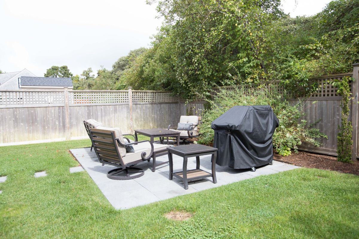 Guest House Backyard Space