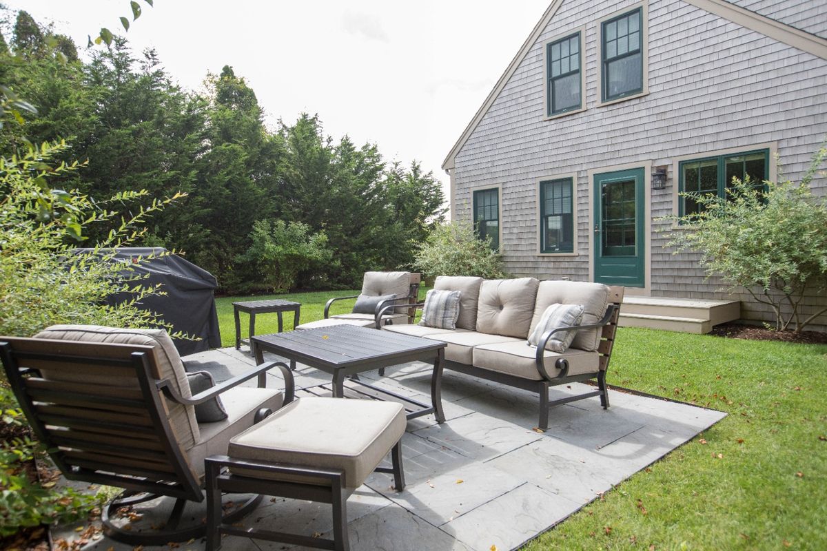 Guest House Backyard Space
