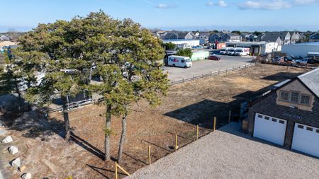 Mid Island- 12A Greglen Avenue Image