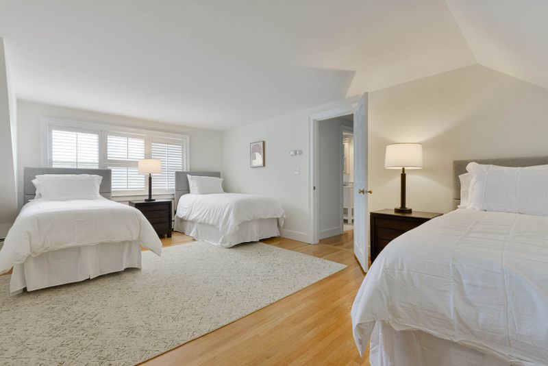 Rental Image 16