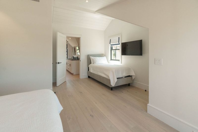 Rental Image 24