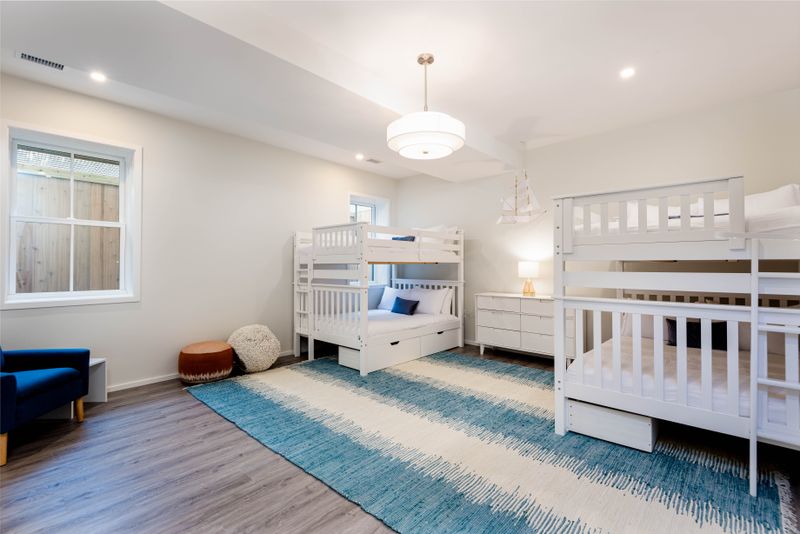 Rental Image 26